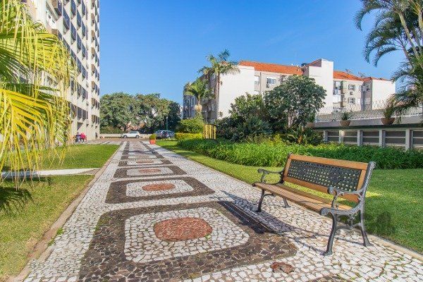 Apartamento com 3 dormitórios, sendo 1 suíte master, 1 vaga de garagem, no bairro Auxiliadora em Porto Alegre/RS.