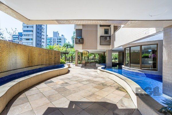 Apartamento de 3 dormitórios (sendo 3 suítes)bem localizado, no bairro Auxiliadora em Porto Alegre-RS.