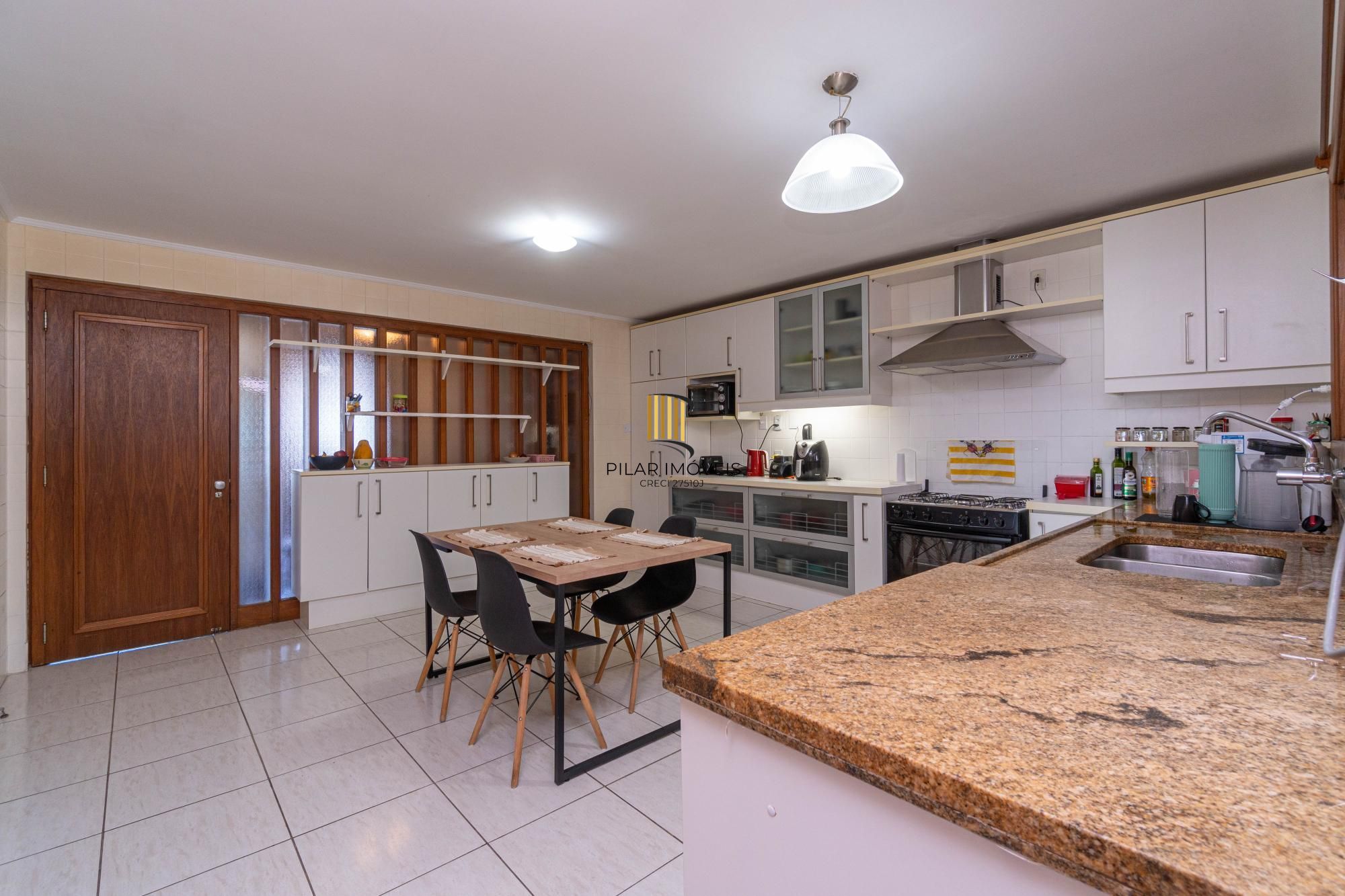APARTAMENTO DE 3 DORMITÓRIOS, SENDO 1 SUÍTE, NO BAIRRO MONT'SERRAT EM PORTO ALEGRE/RS