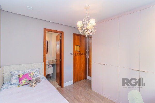 APARTAMENTO COM 03 DORMITÓRIOS, SENDO 03 SUÍTES, NO BAIRRO RIO BRANCO - PORTO ALEGRE/RS.