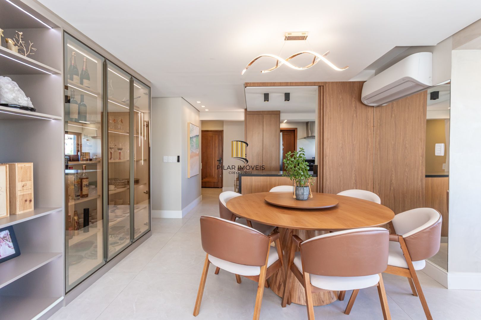 APARTAMENTO 3 SUÍTES E 2 VAGAS DE GARAGEM NO BAIRRO RIO BRANCO - PORTO ALEGRE/RS