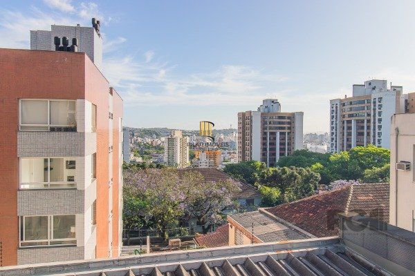 APARTAMENTO COM 03 DORMITÓRIOS, SENDO 03 SUÍTES, NO BAIRRO RIO BRANCO - PORTO ALEGRE/RS.