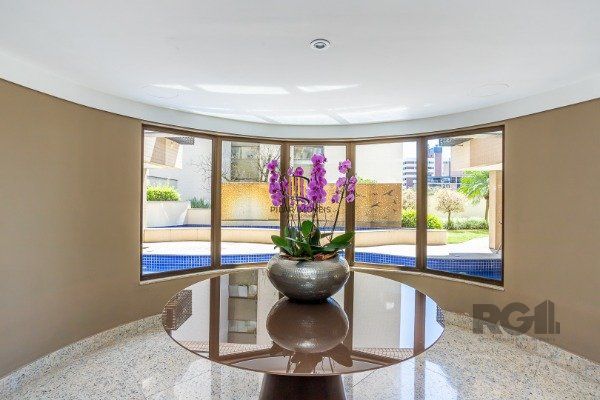 Apartamento de 3 dormitórios (sendo 3 suítes)bem localizado, no bairro Auxiliadora em Porto Alegre-RS.