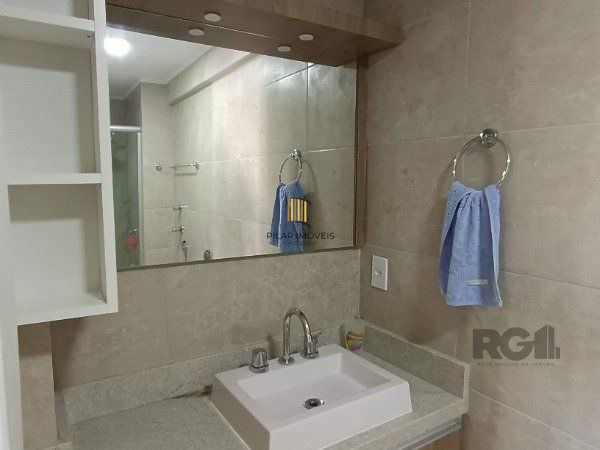 APARTAMENTO DE 3 DORMITÓRIOS, SENDO 1 SUÍTE NO BAIRRO MENINO DEUS EM PORTO ALEGRE/RS