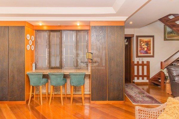 Cobertura para Venda - 351m², 2 dormitórios, sendo 1 suites, 3 vagas - Petrópolis