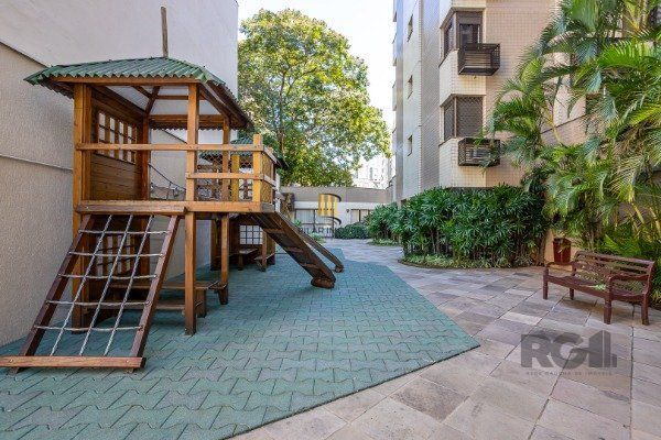 Apartamento de 3 dormitórios (sendo 3 suítes)bem localizado, no bairro Auxiliadora em Porto Alegre-RS.