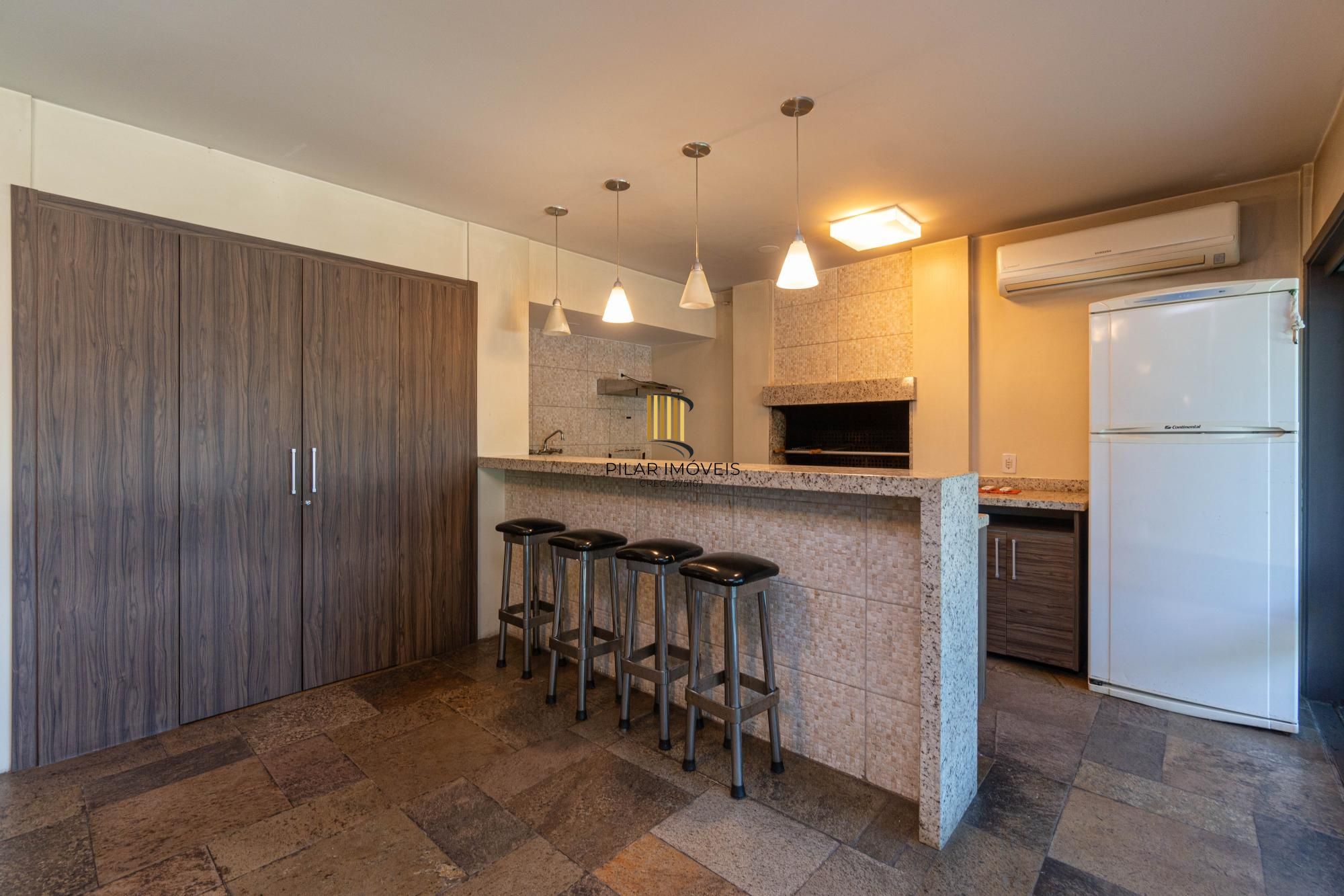 APARTAMENTO DE 3 DORMITÓRIOS, SENDO 1 SUÍTE, NO BAIRRO MONT'SERRAT EM PORTO ALEGRE/RS