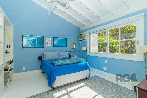 CASA COM 3 DORMITÓRIOS, SENDO 1 SUÍTE MASTER, E 2 SUÍTES AMERICANA, NO BAIRRO TRÊS FIGUEIRAS EM PORTO ALEGRE/RS.