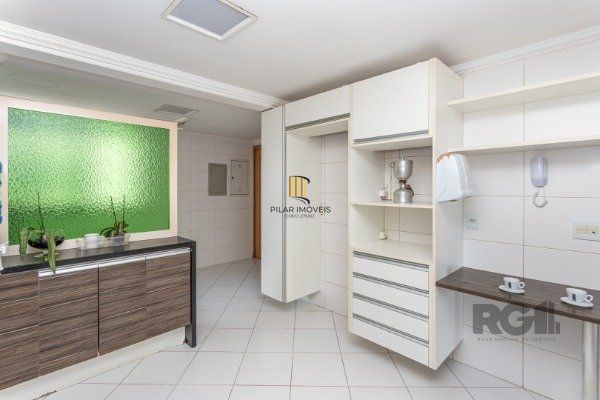 Apartamento de 3 dormitórios (sendo 3 suítes)bem localizado, no bairro Auxiliadora em Porto Alegre-RS.