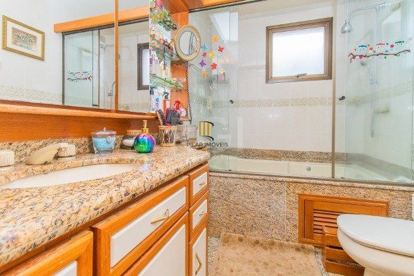 Cobertura para Venda - 351m², 2 dormitórios, sendo 1 suites, 3 vagas - Petrópolis