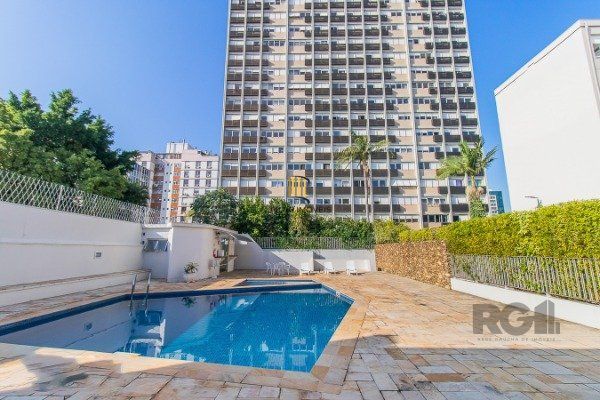 Apartamento com 3 dormitórios, sendo 1 suíte master, 1 vaga de garagem, no bairro Auxiliadora em Porto Alegre/RS.