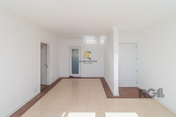 Apartamento com 3 dormitórios, sendo 1 suíte master, 1 vaga de garagem, no bairro Auxiliadora em Porto Alegre/RS.