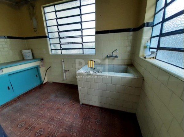 Terreno para Venda - 228m², 3 dormitórios, sendo 1 suites, 2 vagas - Menino Deus