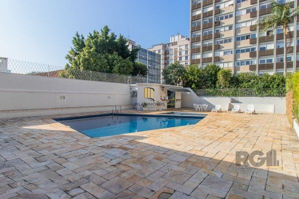 Apartamento com 3 dormitórios, sendo 1 suíte master, 1 vaga de garagem, no bairro Auxiliadora em Porto Alegre/RS.