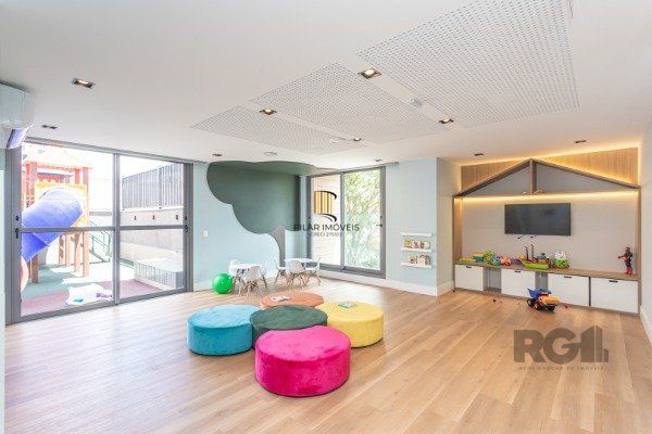 APARTAMENTO DE 02 DORMITÓRIOS SENDO 02 SUÍTES, NO BAIRRO AUXILIADORA EM PORTO ALEGRE/RS