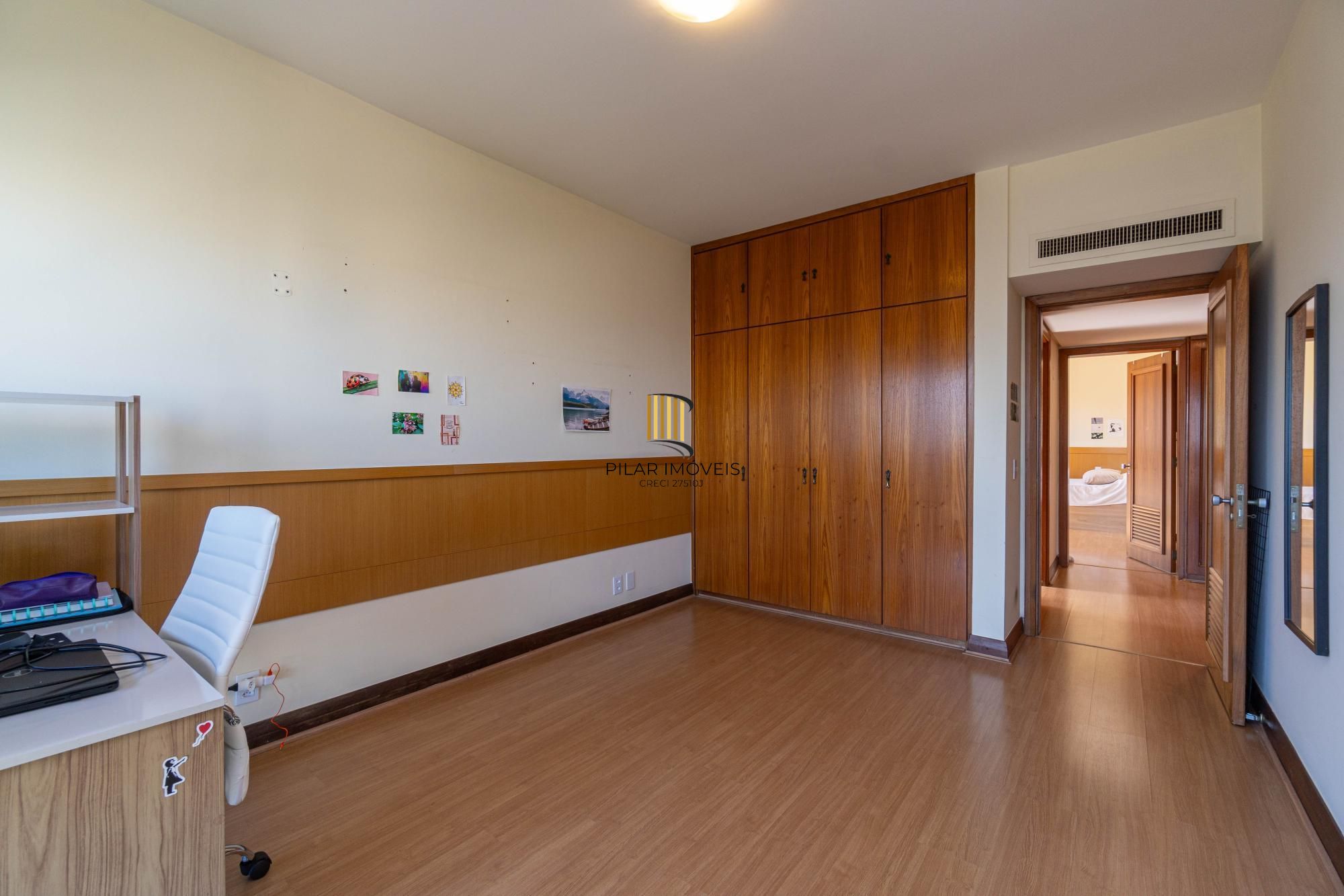 APARTAMENTO DE 3 DORMITÓRIOS, SENDO 1 SUÍTE, NO BAIRRO MONT'SERRAT EM PORTO ALEGRE/RS