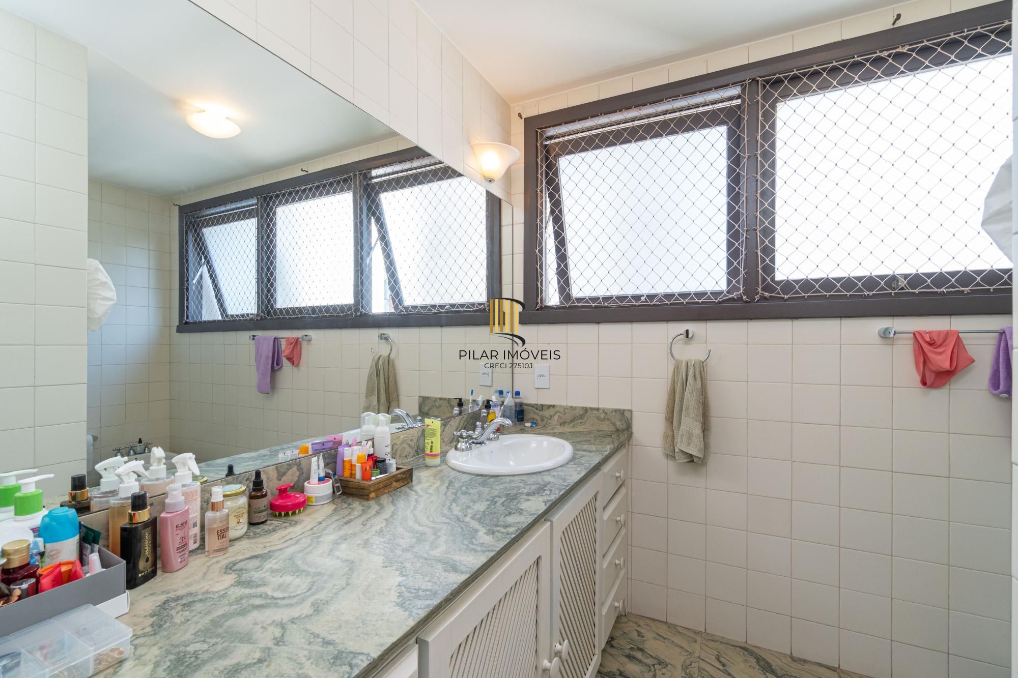 APARTAMENTO DE 3 DORMITÓRIOS, SENDO 1 SUÍTE, NO BAIRRO MONT'SERRAT EM PORTO ALEGRE/RS