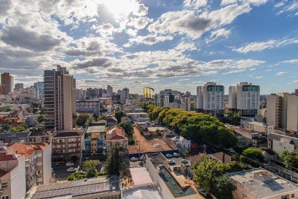 Apartamento com 3 dormitórios, sendo 1 suíte master, 1 vaga de garagem, no bairro Auxiliadora em Porto Alegre/RS.