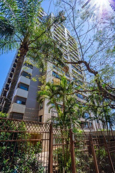 Apartamento de 3 dormitórios (sendo 3 suítes)bem localizado, no bairro Auxiliadora em Porto Alegre-RS.
