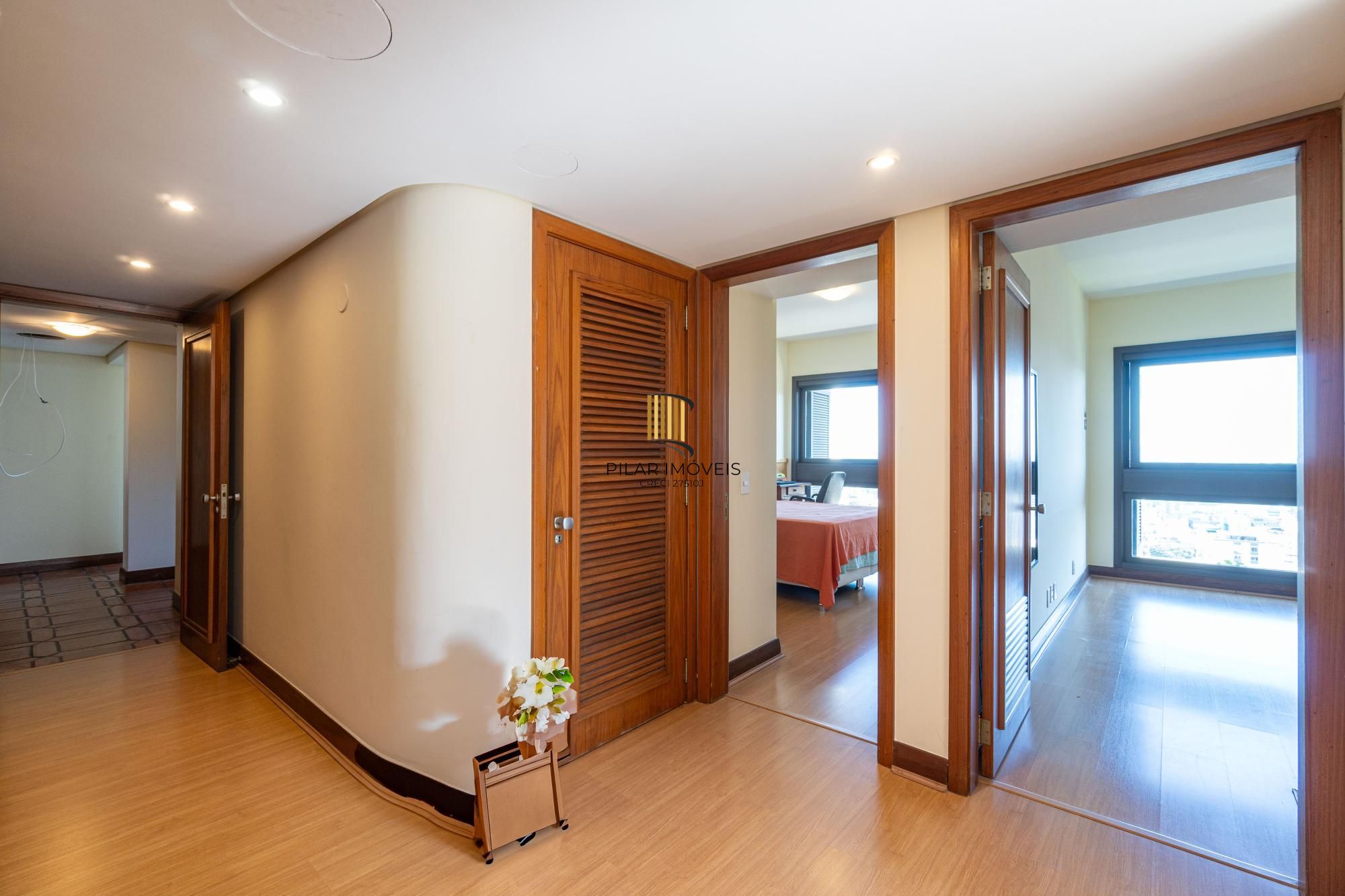 APARTAMENTO DE 3 DORMITÓRIOS, SENDO 1 SUÍTE, NO BAIRRO MONT'SERRAT EM PORTO ALEGRE/RS