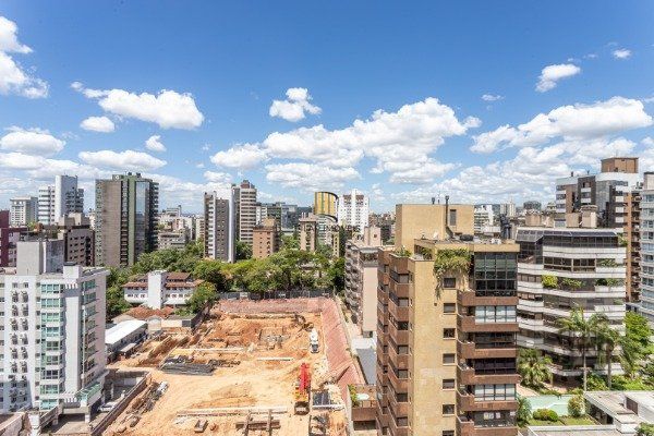 Apartamento de 3 dormitórios (sendo 3 suítes)bem localizado, no bairro Auxiliadora em Porto Alegre-RS.