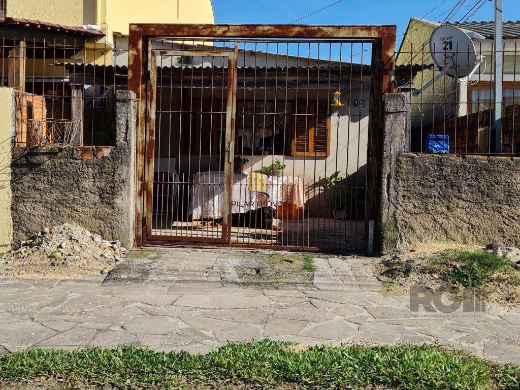Casa 2 dormitórios no bairro Hípica