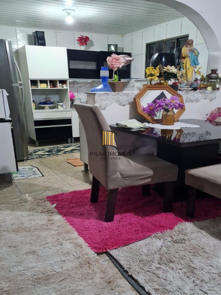 Casa 2 dormitórios no bairro Hípica