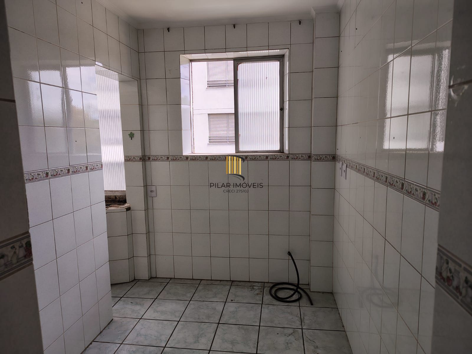 Lindo 2Dormitórios Dependência de Empregada Desocupado Sacada com Churrasqueira Privativa