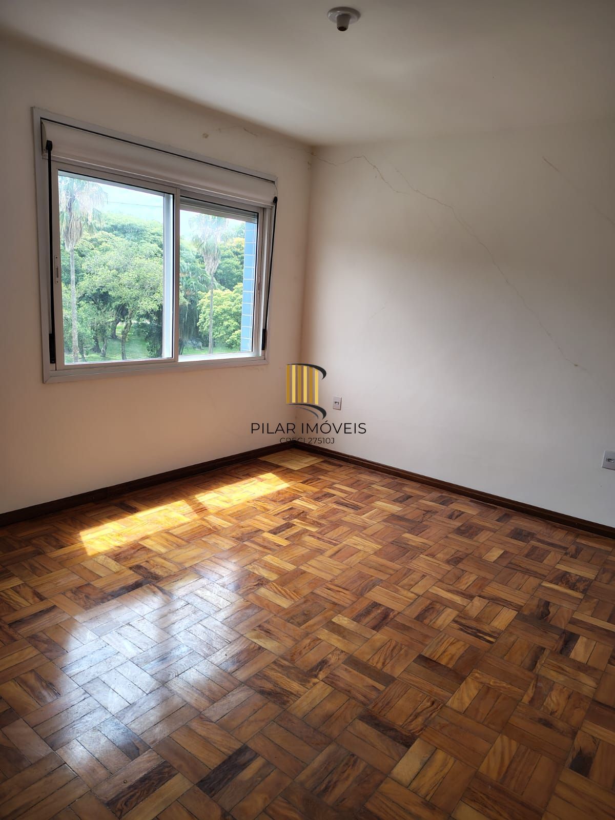 Lindo 2Dormitórios Dependência de Empregada Desocupado Sacada com Churrasqueira Privativa