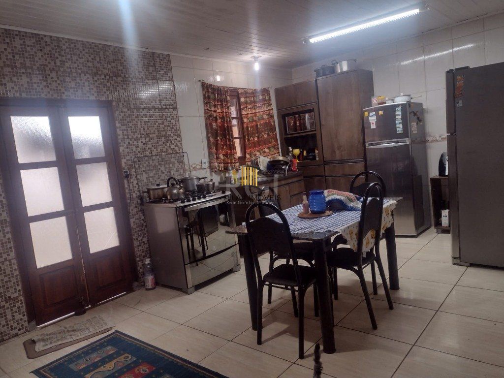 Casa para Venda - 250m², 3 dormitórios, sendo 1 suites, 2 vagas - Passo das Pedras