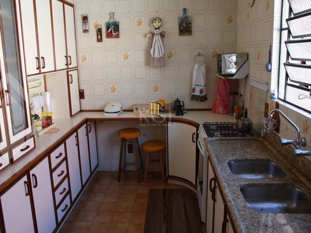 Casa para Venda - 246.24m², 5 dormitórios, sendo 1 suites, 4 vagas - Rubem Berta