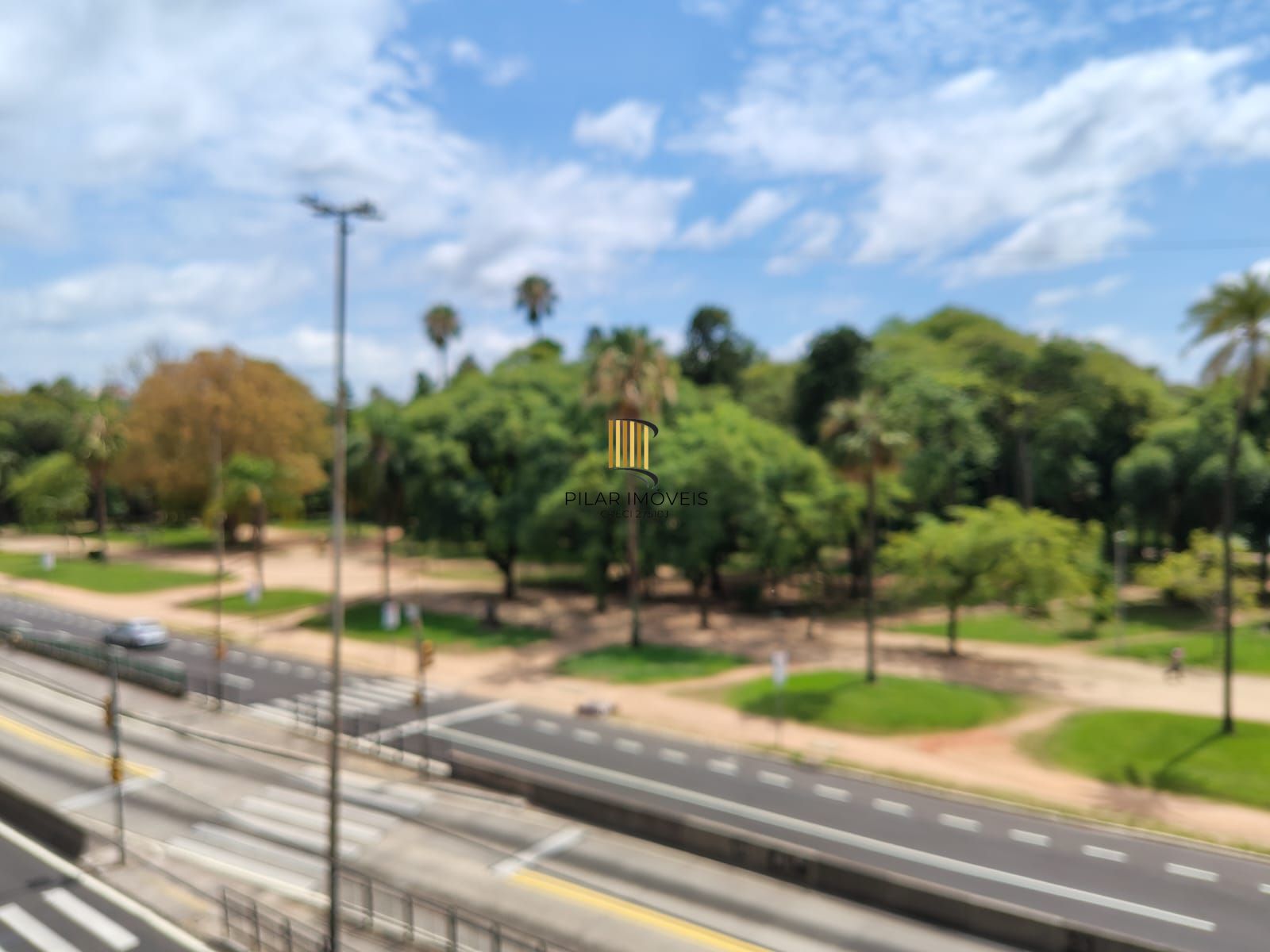 Lindo 2Dormitórios Dependência de Empregada Desocupado Sacada com Churrasqueira Privativa