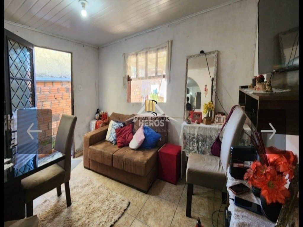 Casa 2 dormitórios no bairro Hípica