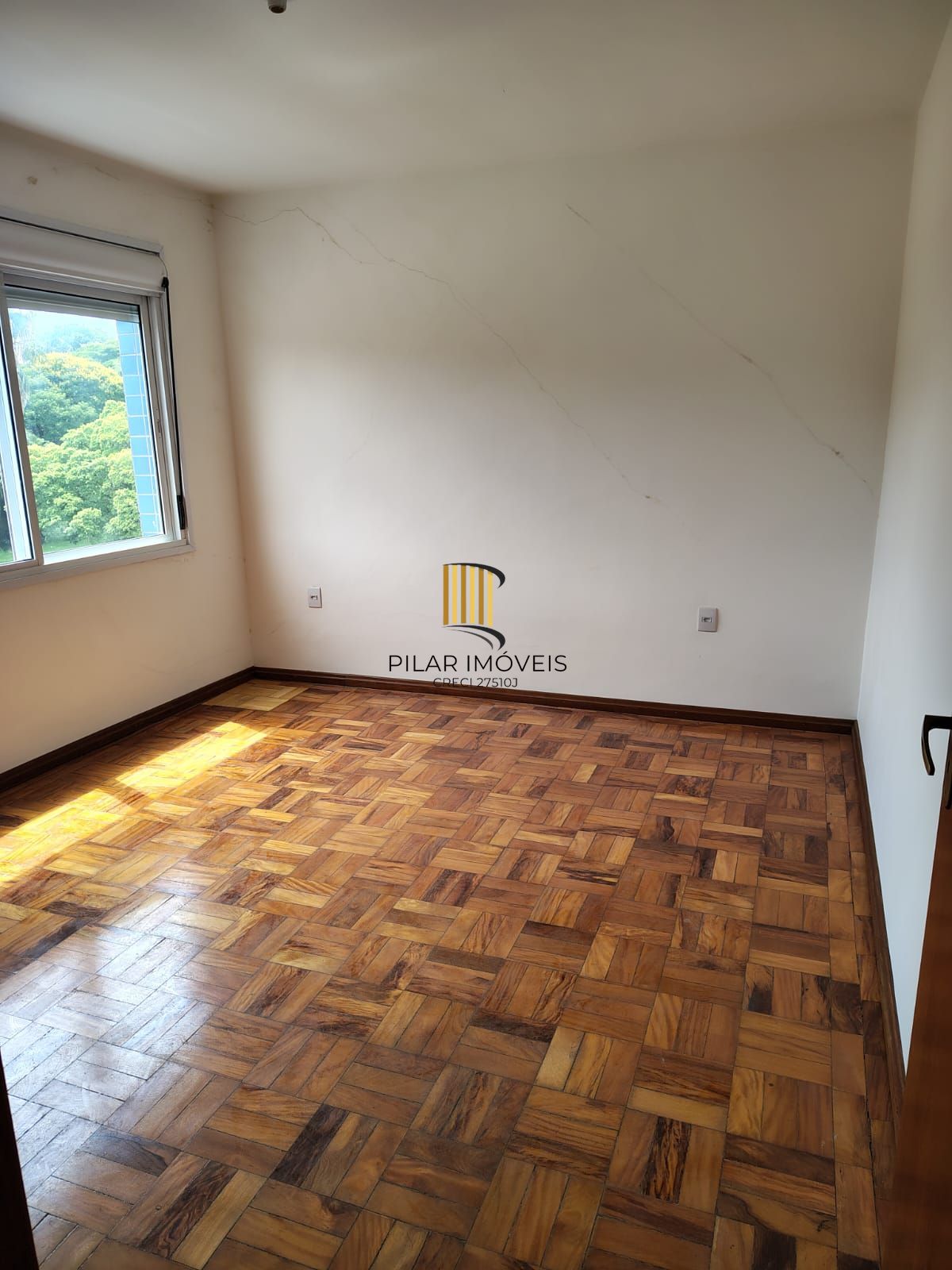 Lindo 2Dormitórios Dependência de Empregada Desocupado Sacada com Churrasqueira Privativa