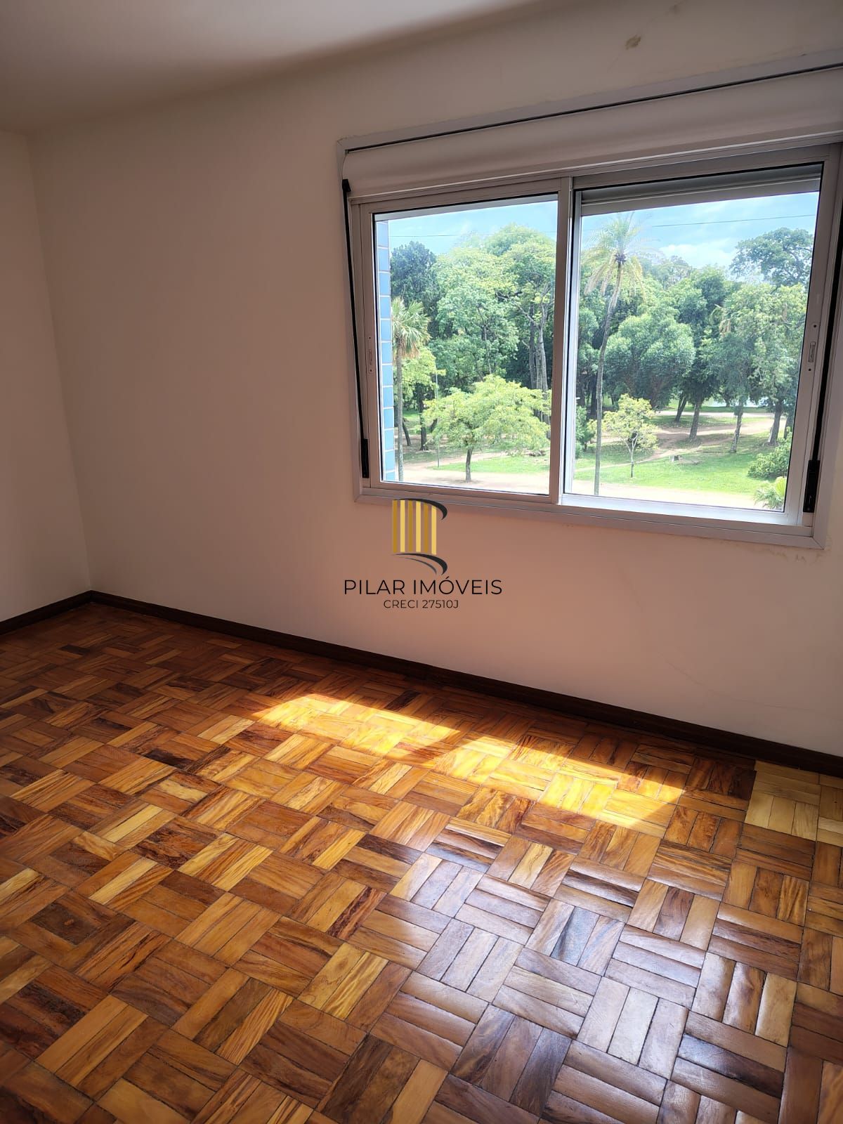 Lindo 2Dormitórios Dependência de Empregada Desocupado Sacada com Churrasqueira Privativa