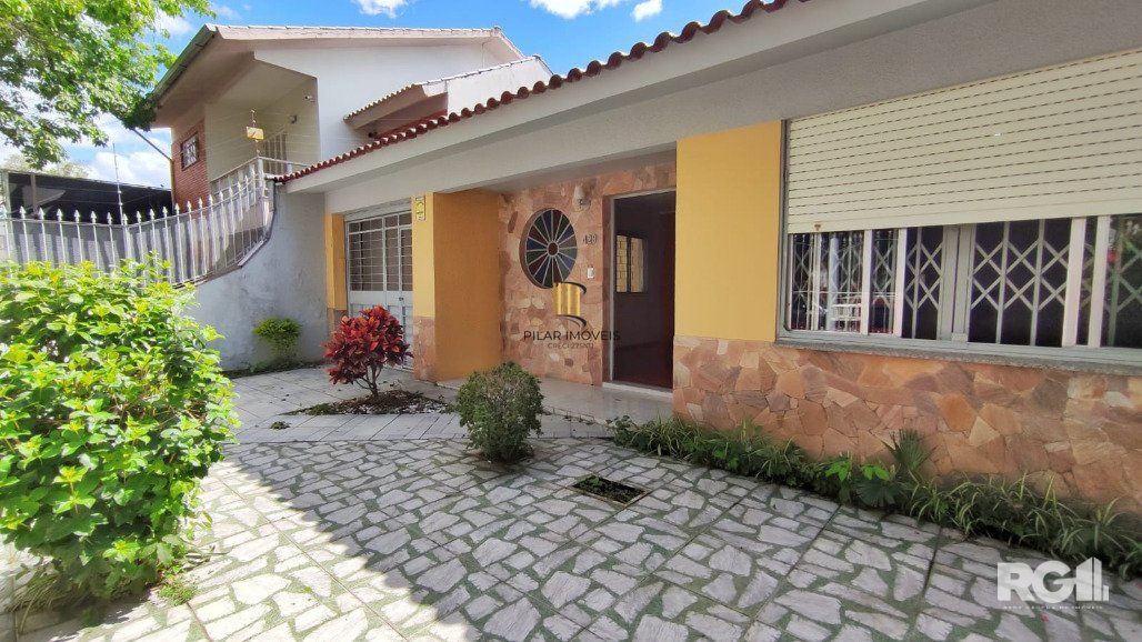Casa com 160m², 3 dormitórios no bairro Sarandí em Porto Alegre.