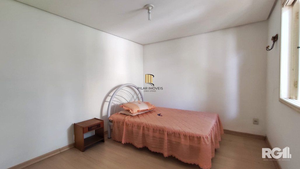 Casa com 160m², 3 dormitórios no bairro Sarandí em Porto Alegre.