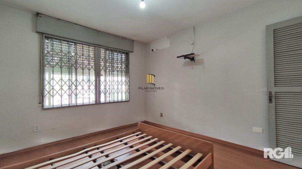 Casa com 160m², 3 dormitórios no bairro Sarandí em Porto Alegre.