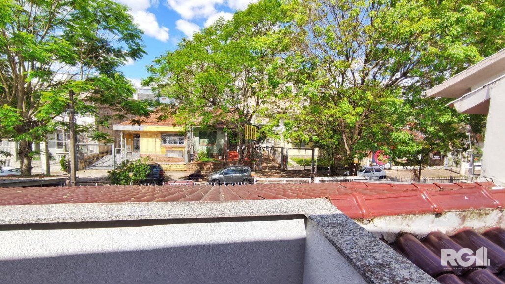 Casa com 160m², 3 dormitórios no bairro Sarandí em Porto Alegre.