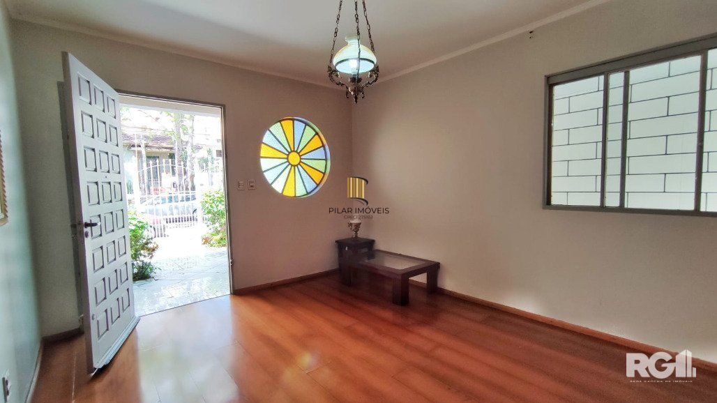Casa com 160m², 3 dormitórios no bairro Sarandí em Porto Alegre.