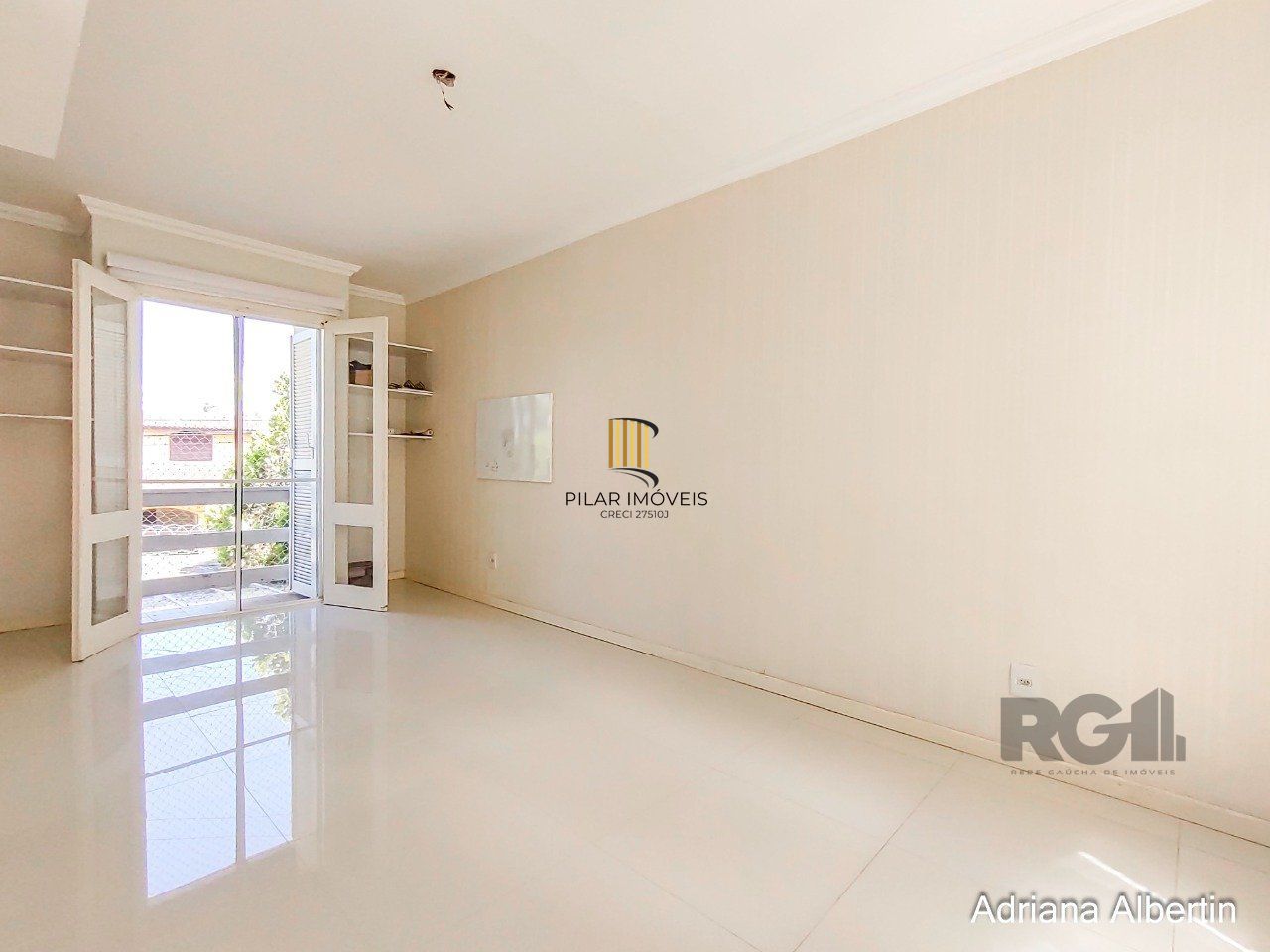 Casa 3 dormitórios no bairro Guarujá