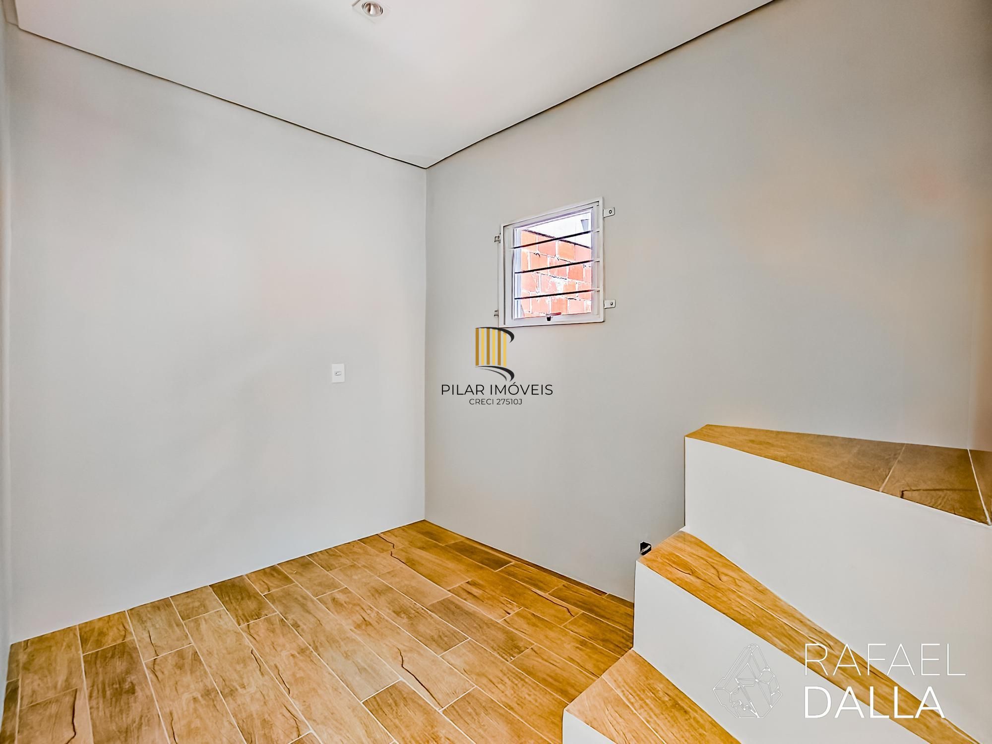 Casa com piscina e 5 vagas em frente ao Zaffari na Luiz Afonso