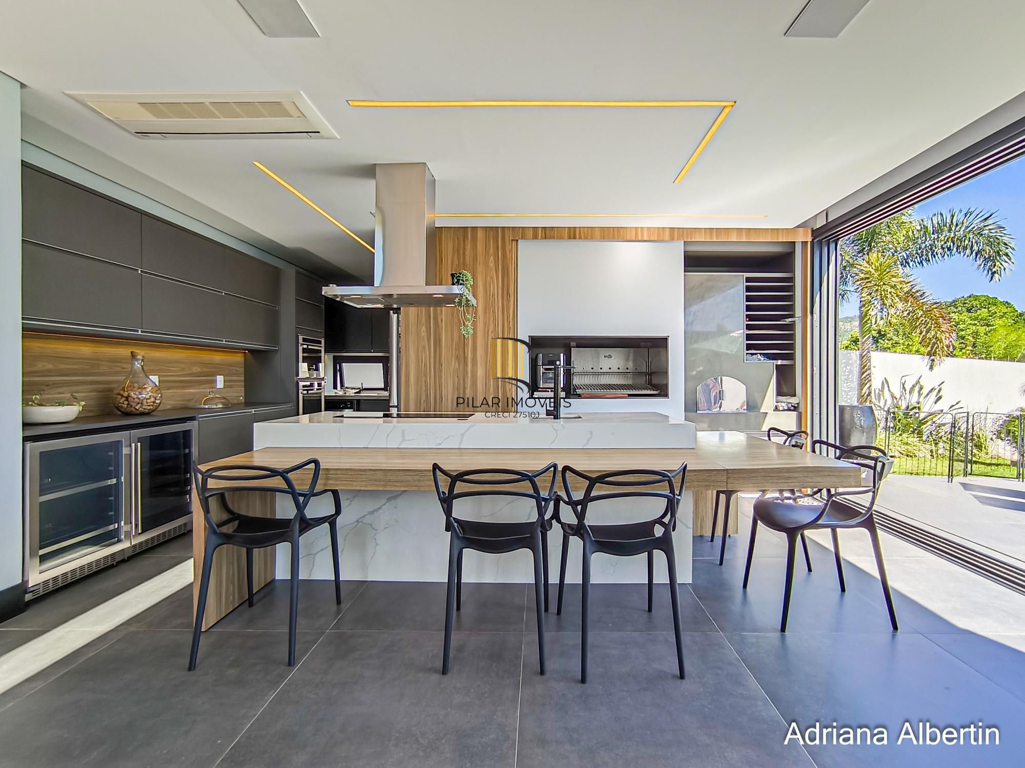 Casa de Condomínio 3 dormitórios no bairro Alphaville