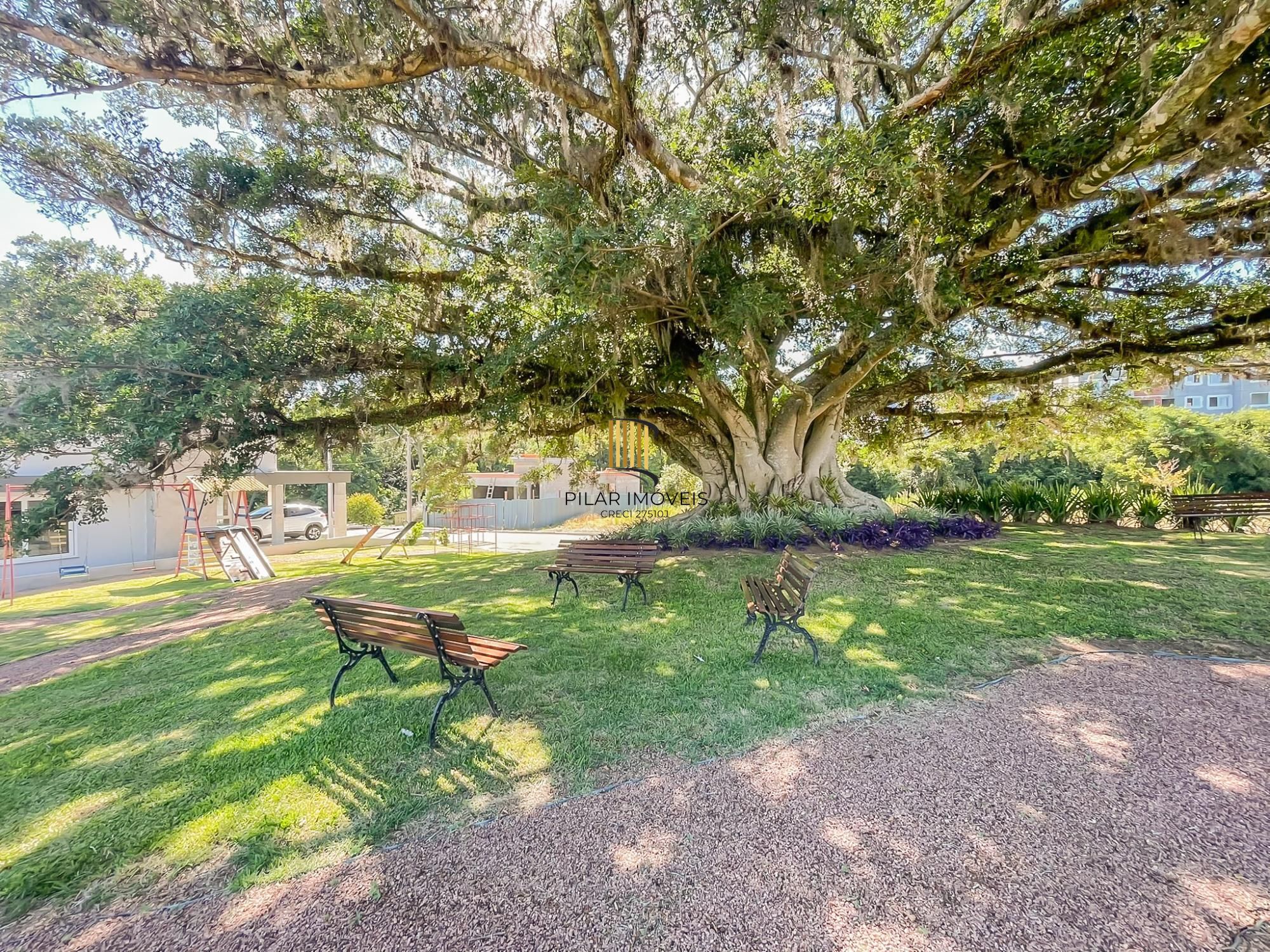 Casa térrea com 100m² privativo, em condomínio fechado na Estrada Jorge Pereira Nunes