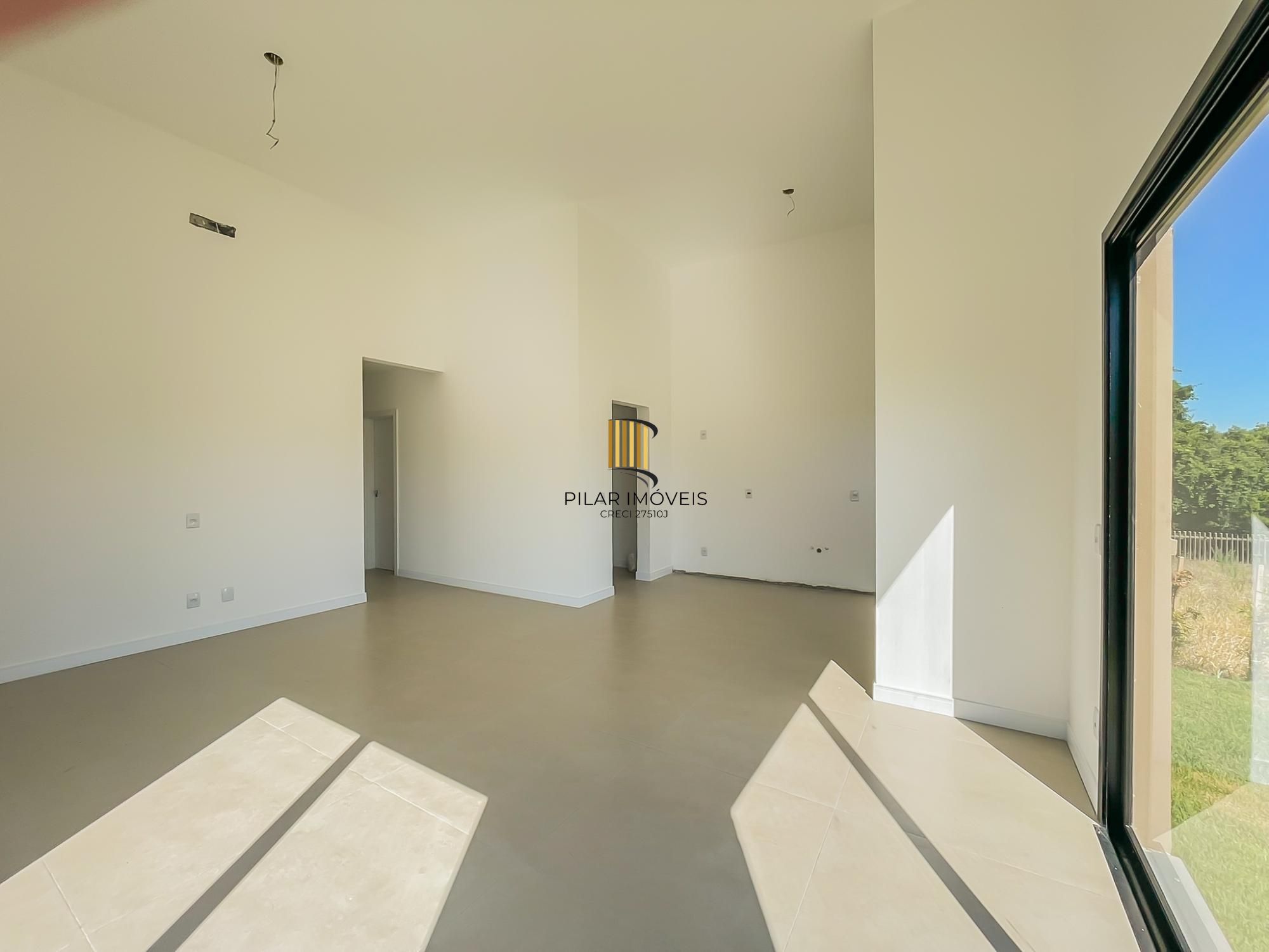 Casa térrea com 100m² privativo, em condomínio fechado na Estrada Jorge Pereira Nunes