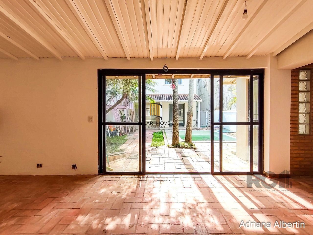 Casa 3 dormitórios no bairro Guarujá