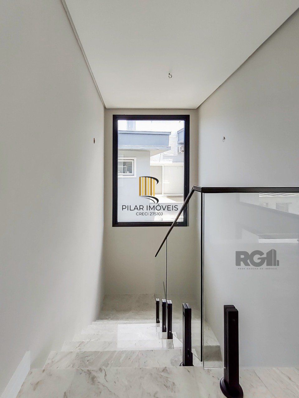 Casa Condominio para Venda - 349m², 3 dormitórios, sendo 3 suites, 2 vagas - Alphaville