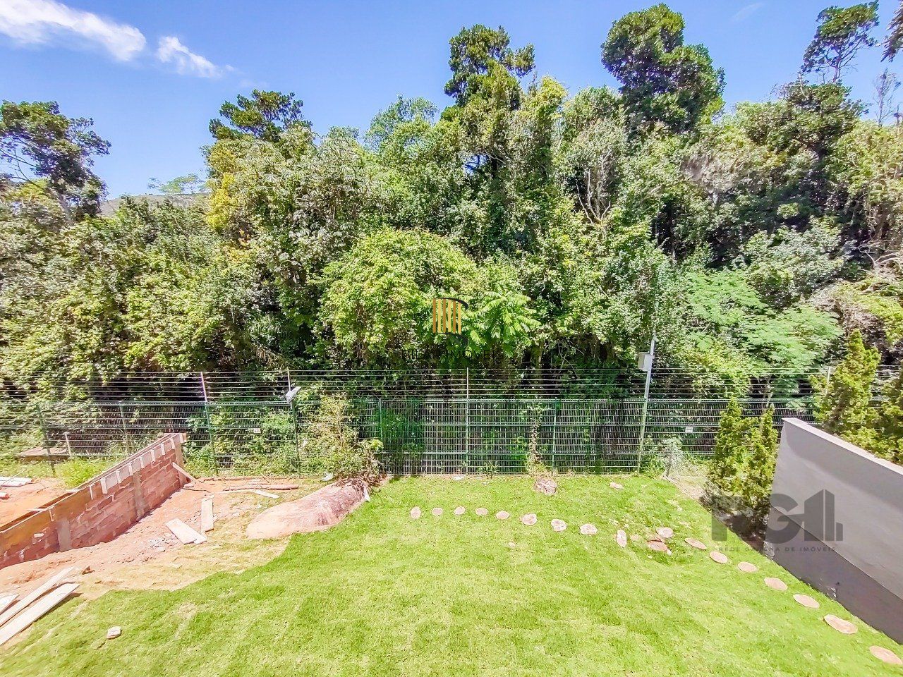 Casa Condominio para Venda - 349m², 3 dormitórios, sendo 3 suites, 2 vagas - Alphaville
