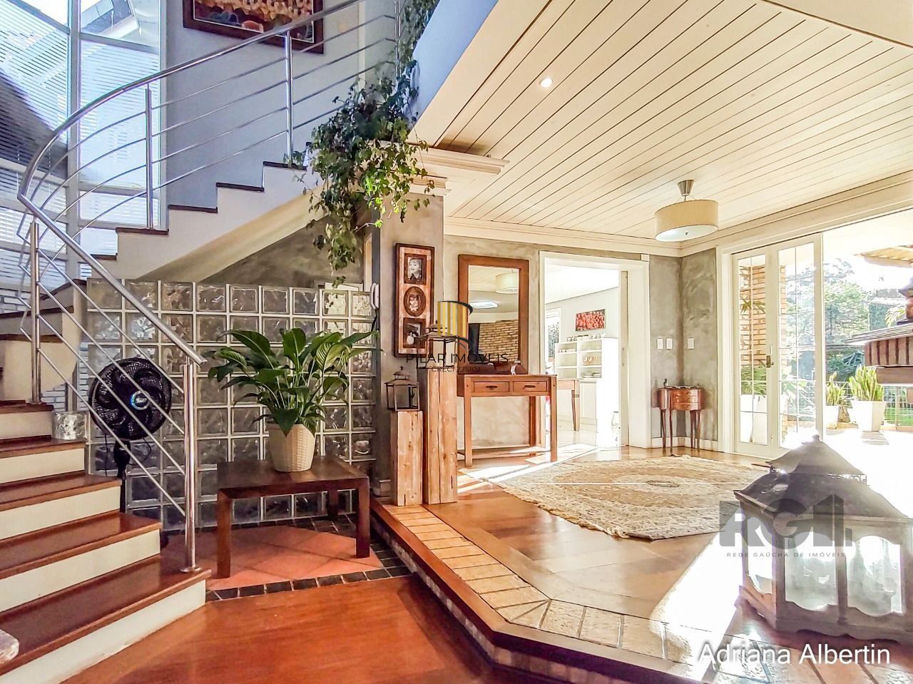 Casa 5 dormitórios no bairro Ipanema