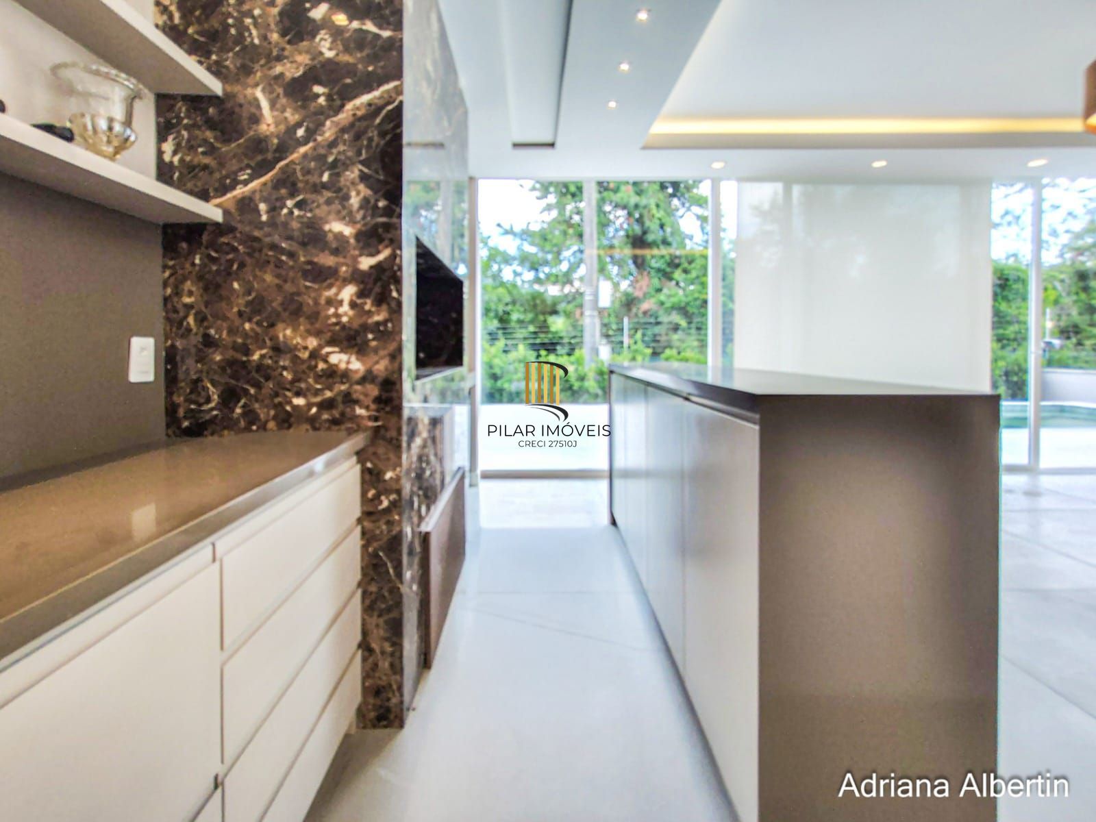 Casa com 400m² e 4 suítes